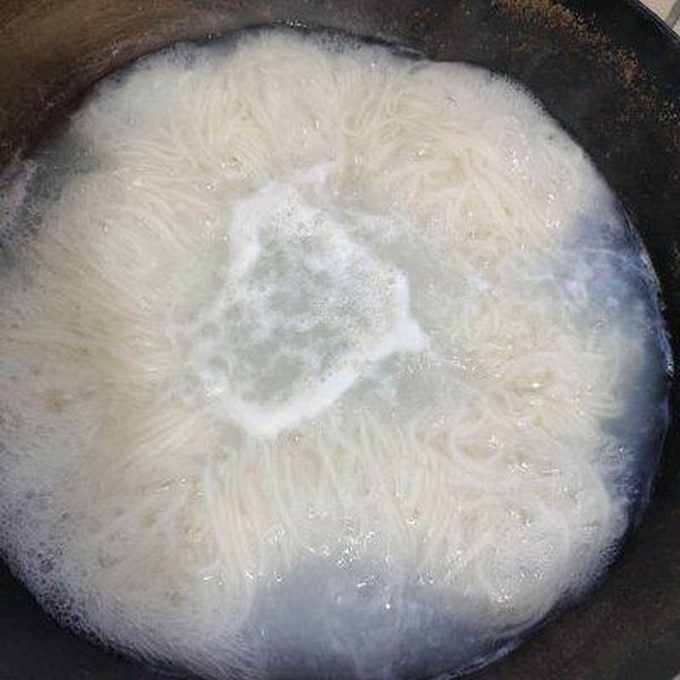 煮沸的米粉